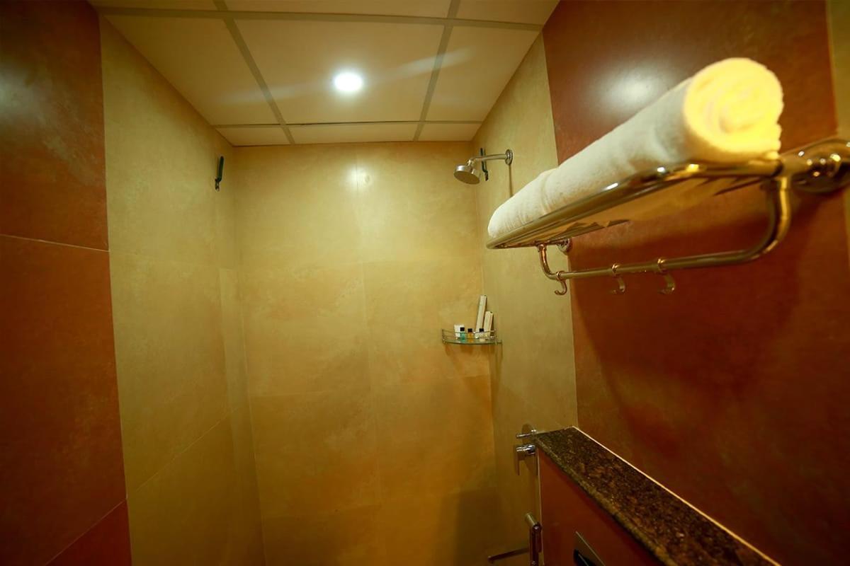 Sapphire Inn Pondicherry Esterno foto